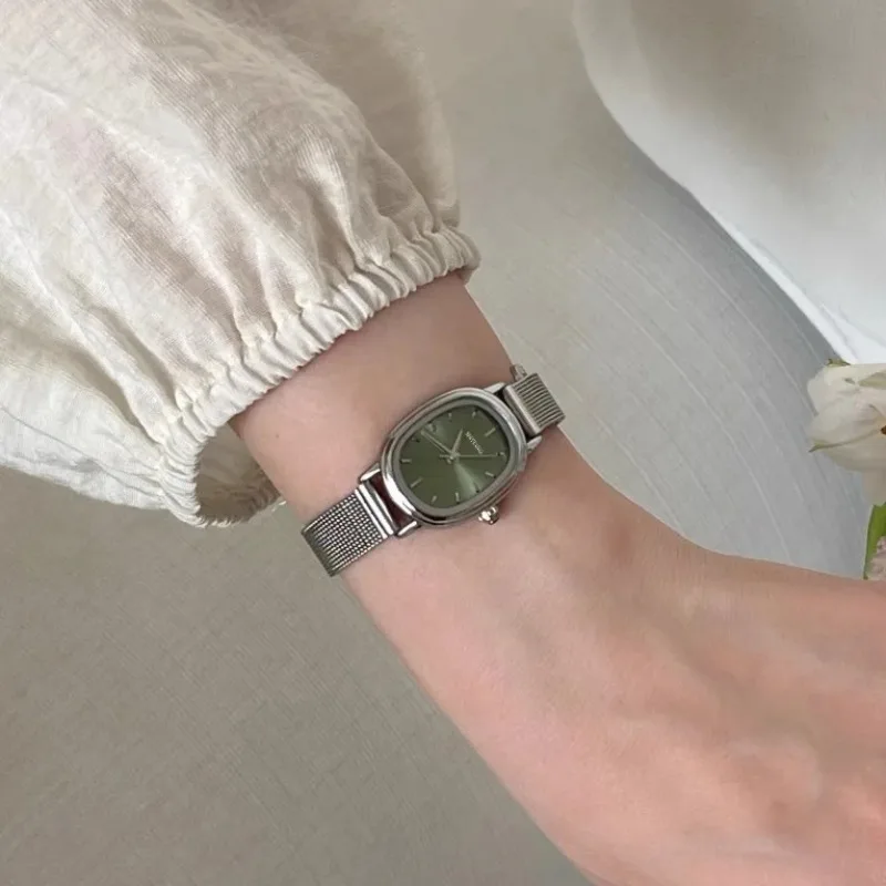 Luxury Watch For Sale - 작은 타원형 다이얼 녹색 시계 간단한