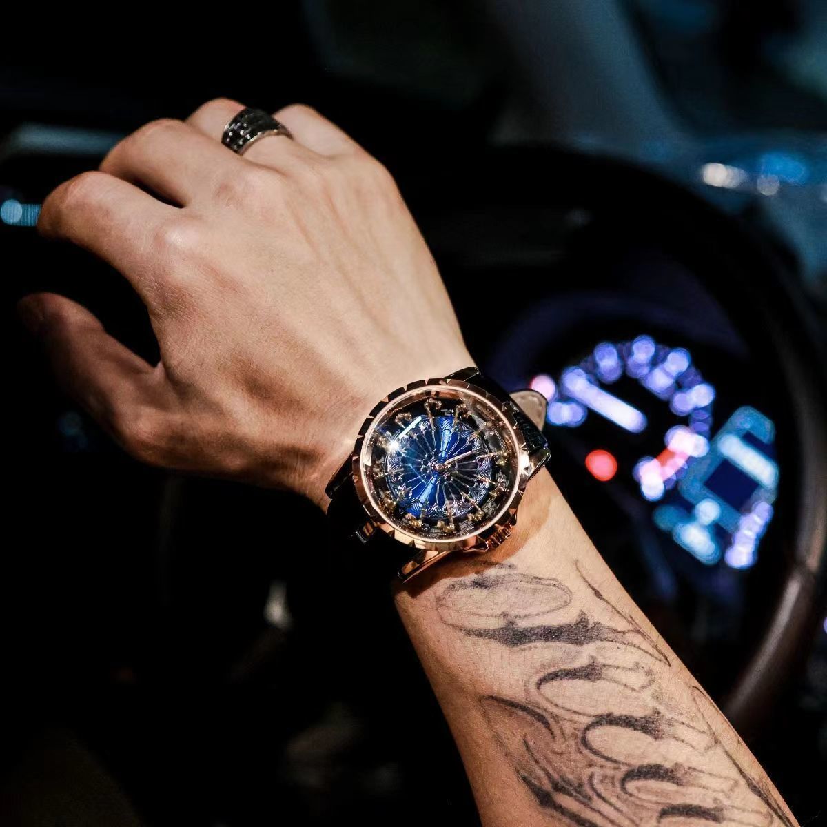 럭셔리 남성용 웜홀 컨셉 시계, 라운드 테이블 12기사 - Table Watch Luxury 리뷰 및 가격