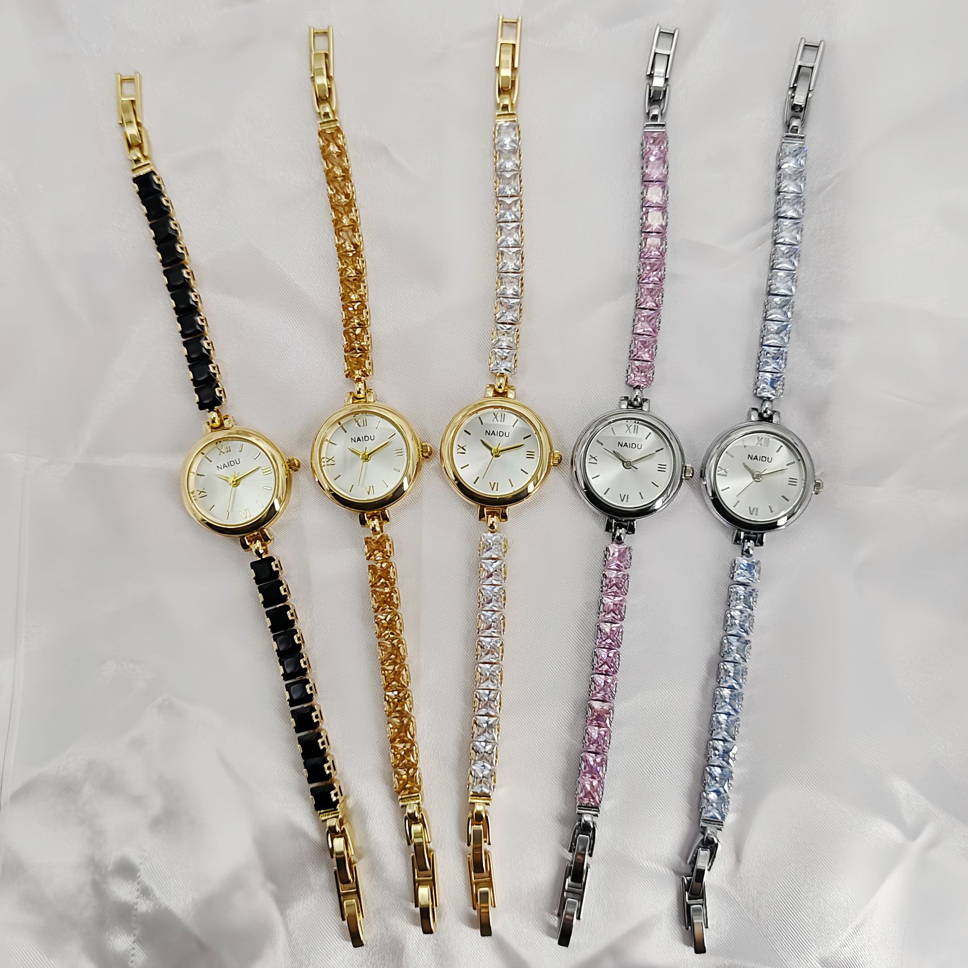 여성을 위한 새로운 패션 다이아몬드 장식 팔찌 시계,  - Luxury Watch Levels 리뷰 및 가격