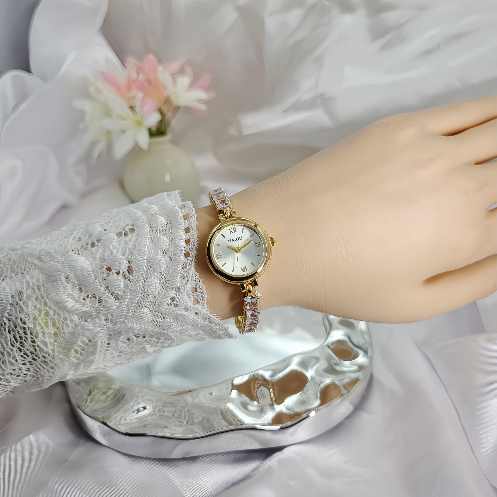여성을 위한 새로운 패션 다이아몬드 장식 팔찌 시계,  - Luxury Watch Levels 리뷰 및 가격
